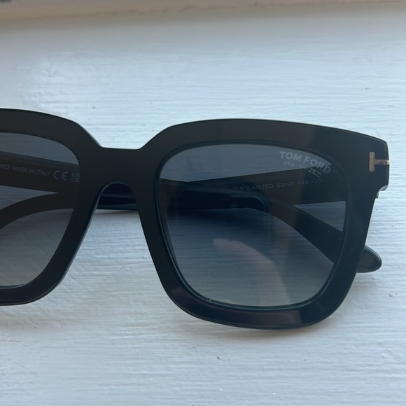 TOM FORD
Sunglasses, style 690 - Picture 5 of 10